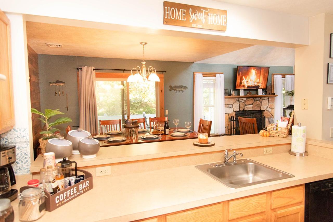 Camelback Private Home Located Behind Waterpark & Ski Lift Танерсвил Екстериор снимка