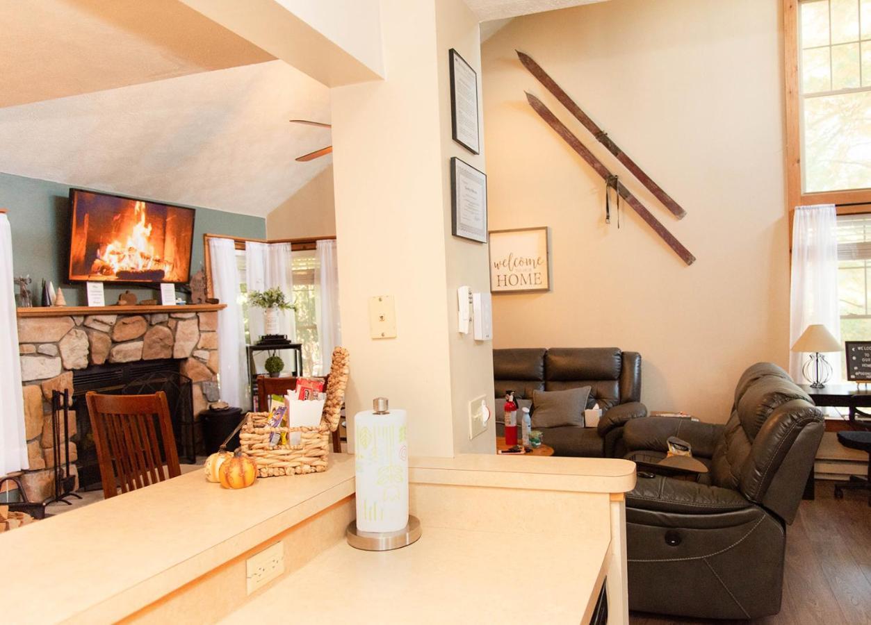 Camelback Private Home Located Behind Waterpark & Ski Lift Танерсвил Екстериор снимка