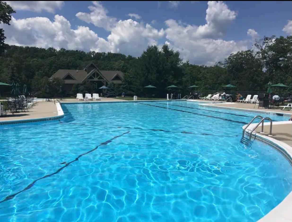 Camelback Private Home Located Behind Waterpark & Ski Lift Танерсвил Екстериор снимка